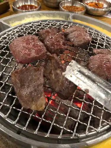 大家先不要讲话,点开照片感受下烤肉的滋滋声