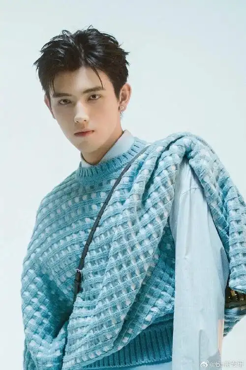 陈飞宇把曝光他口呼吸睡觉照片的狗仔告了,以侵犯隐私权为由,现在法院