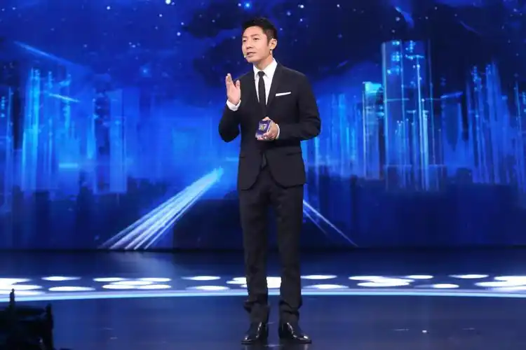 撒贝宁身高有一米七吗(主持人撒贝宁个人资料简历)