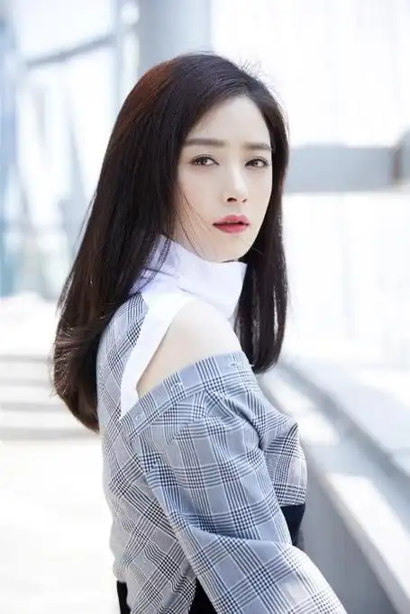 蒋欣,你可能对这个名字并不陌生,她是一位知名的演员,曾经出演过