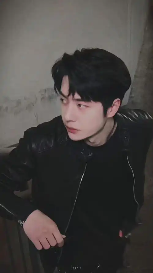 王一博#完美侧颜@uniq-王一博