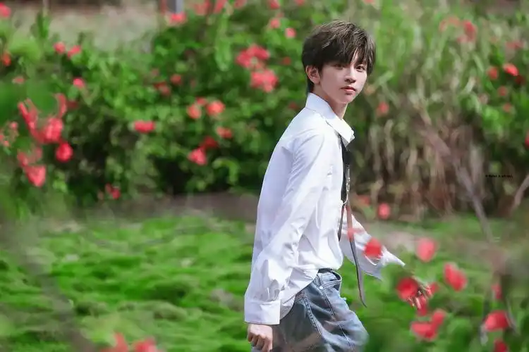刘冠佑很有氛围感的图