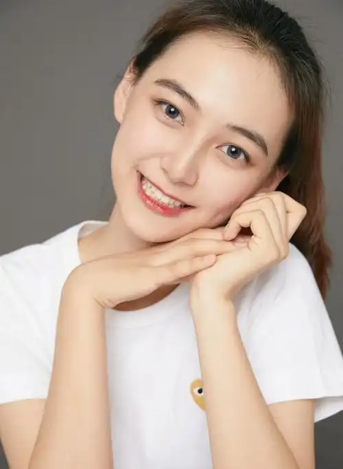 女生自拍怎么拍才好看8个姿势帮你自拍自然且漂亮