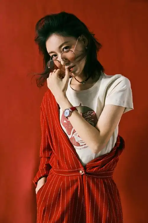 高露优雅迷人写真图片