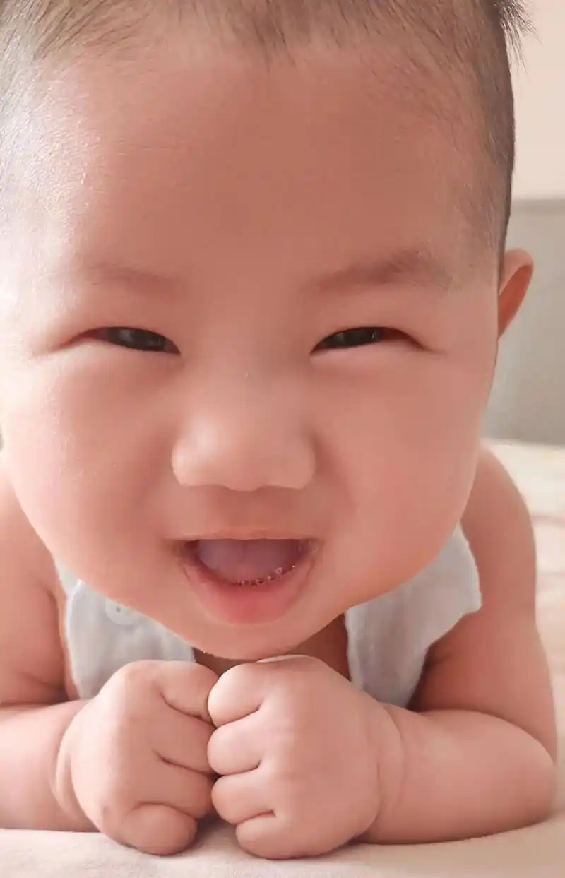 治愈系笑容宝宝 #最纯真的笑容 妈妈庆幸你是男孩子