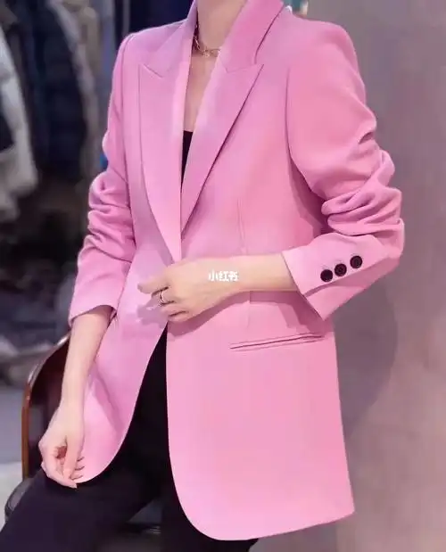 给春天点颜色瞧瞧穿出少女感粉色西装