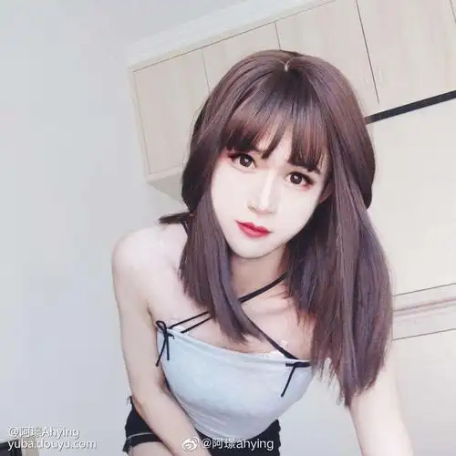 青春活力无极限,吊带热度无下限 #女装子伪娘[超话]##伪娘阿璟# 出境