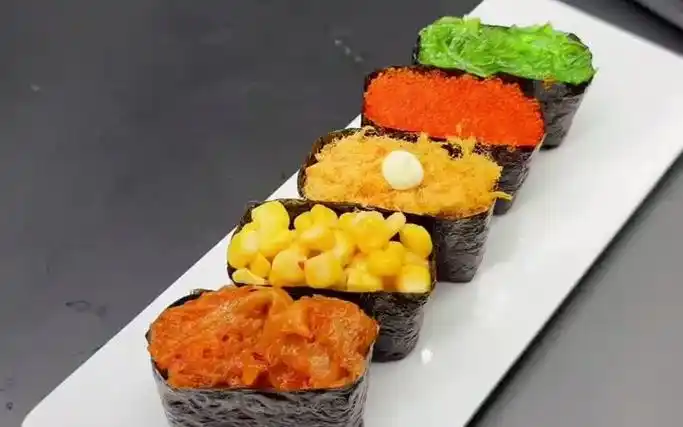 基础军舰寿司教程,一看就会简单明了,上手有模具的话可以动手做起来哦