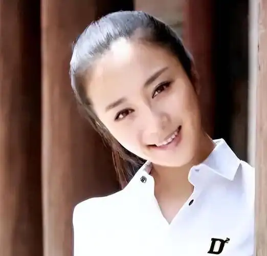 古装美人李依晓被狗咬毁容后如今40岁靠演坏女人逆袭