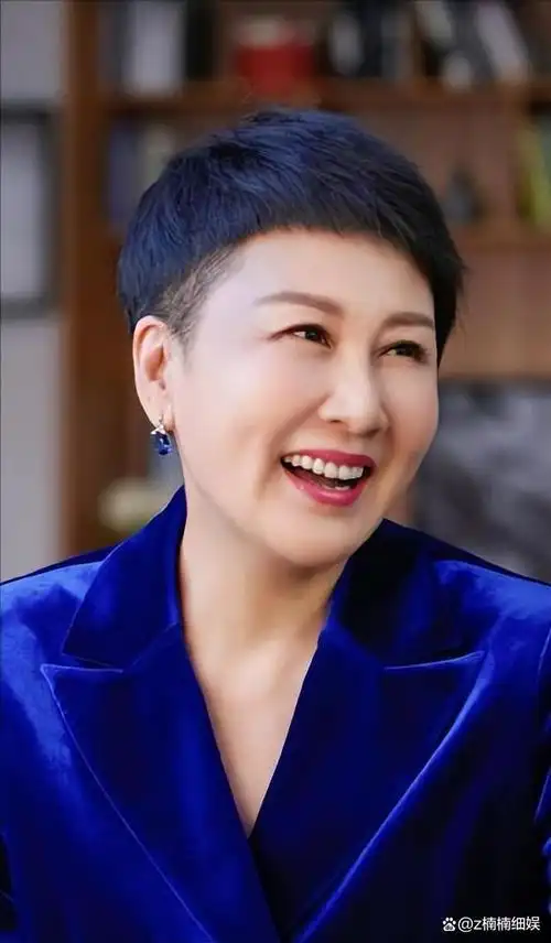 张凯丽的身份一旦被揭露为一名运动员,观众们纷纷感到惊讶不已.