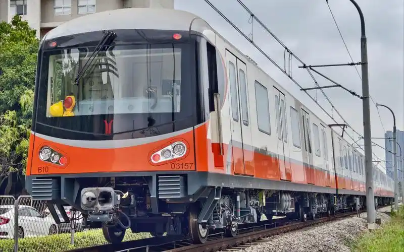 广州地铁3号线 b10型列车进出站合集