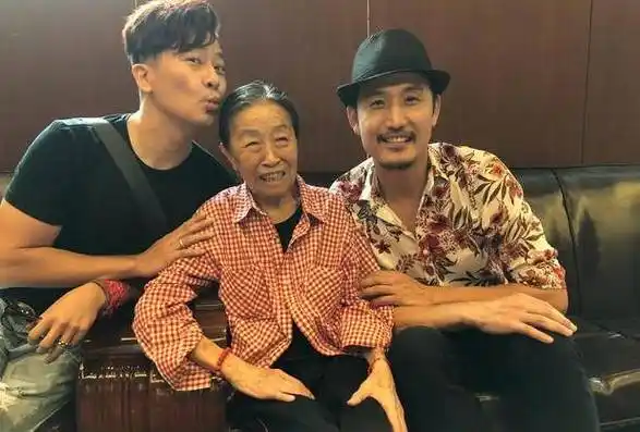 3岁丧父,62岁爆红,如今83岁"丑娘"张少华过得咋样了