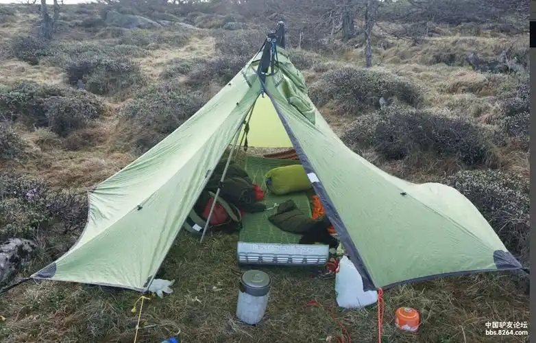 请教神们有关于帐篷下面与地面相接处铺什么地席地布