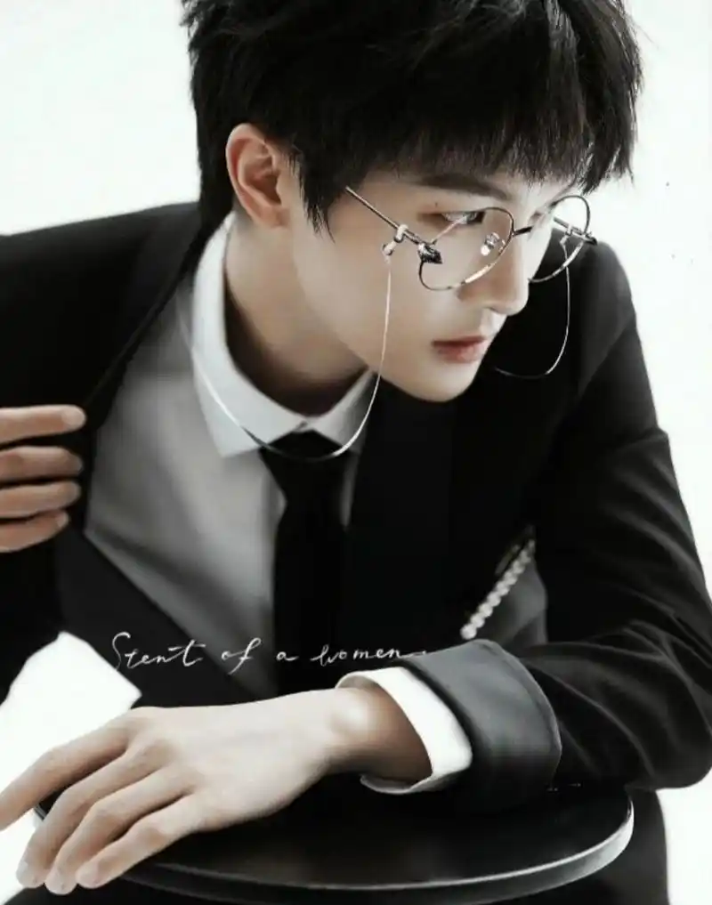 最近刷到的周深绝美图片