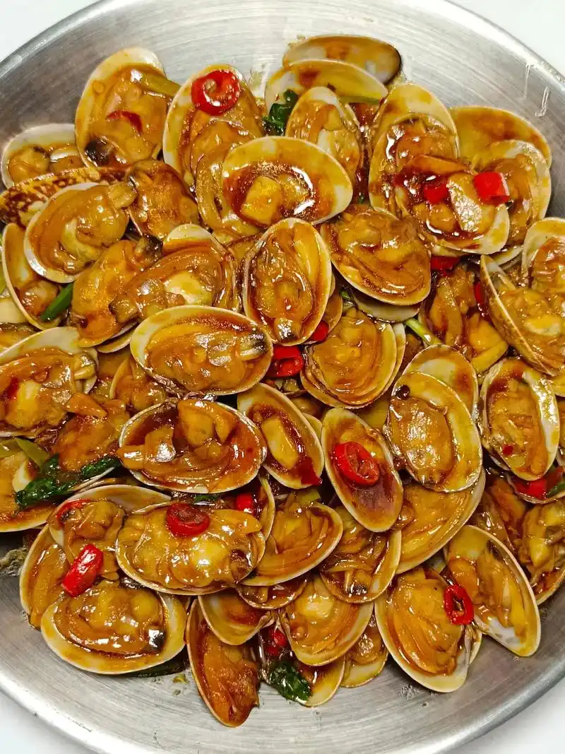 用花甲原汁炒花甲,酱汁浓郁,香辣过瘾 #家常菜的100种做法 - 抖音