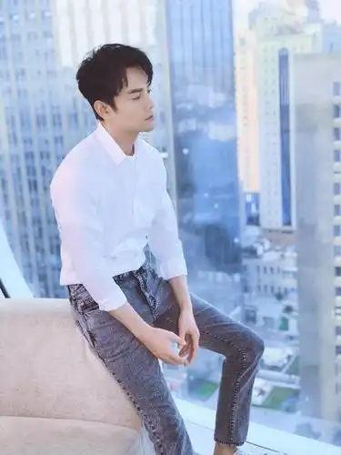 王凯,穿白衬衫最好看的男人