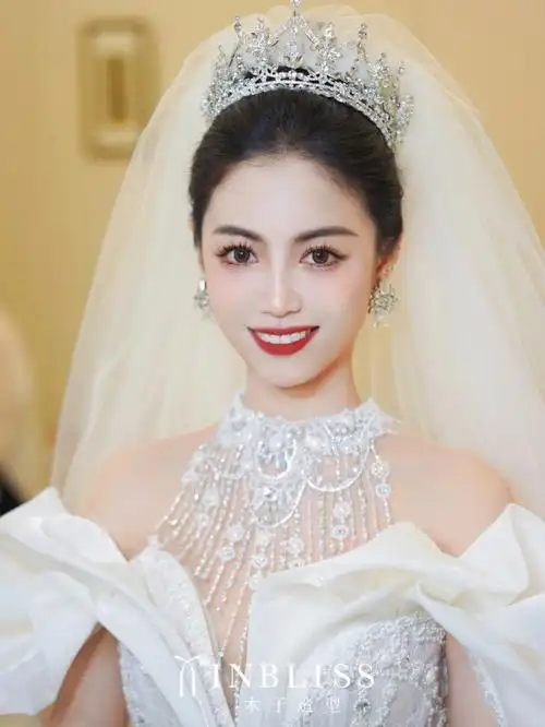 今天是万众瞩目的女王陛下深圳新娘跟妆