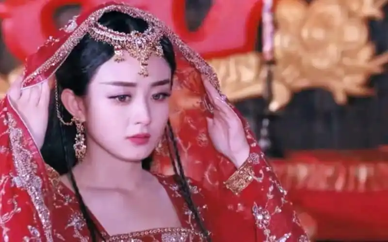 当年赵丽颖这套红衣造型出来 真的一整个惊艳住!