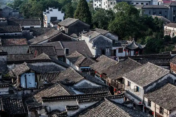 她与桐乡乌镇,南浔古镇,西塘古镇齐名,被称为"浙江四大古镇".