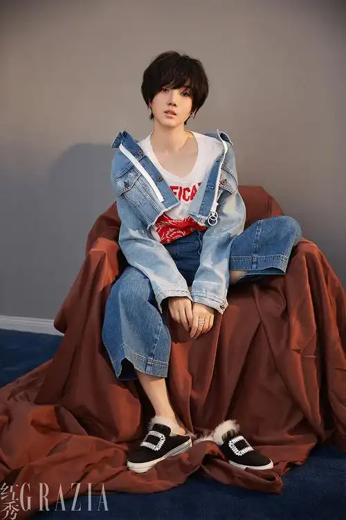 陈小纭清冷写真曝光短发造型酷帅不羁魅力十足