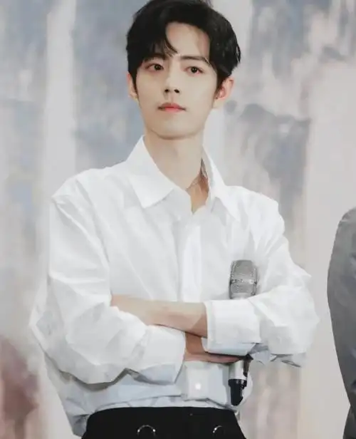 肖战白衬衫yyds拒绝路透来一波战战白衬衫帅图暴击