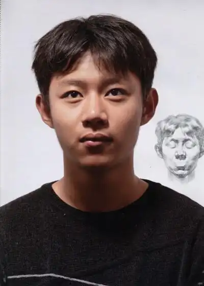 刘昊然正面照片