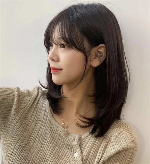 今年最流行的锁骨发 发量多or少都适合剪_最新发型 - 美发站