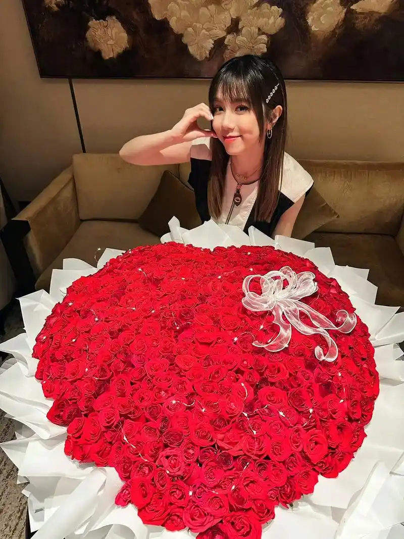 邓紫棋 #生日快乐 989896 - 抖音