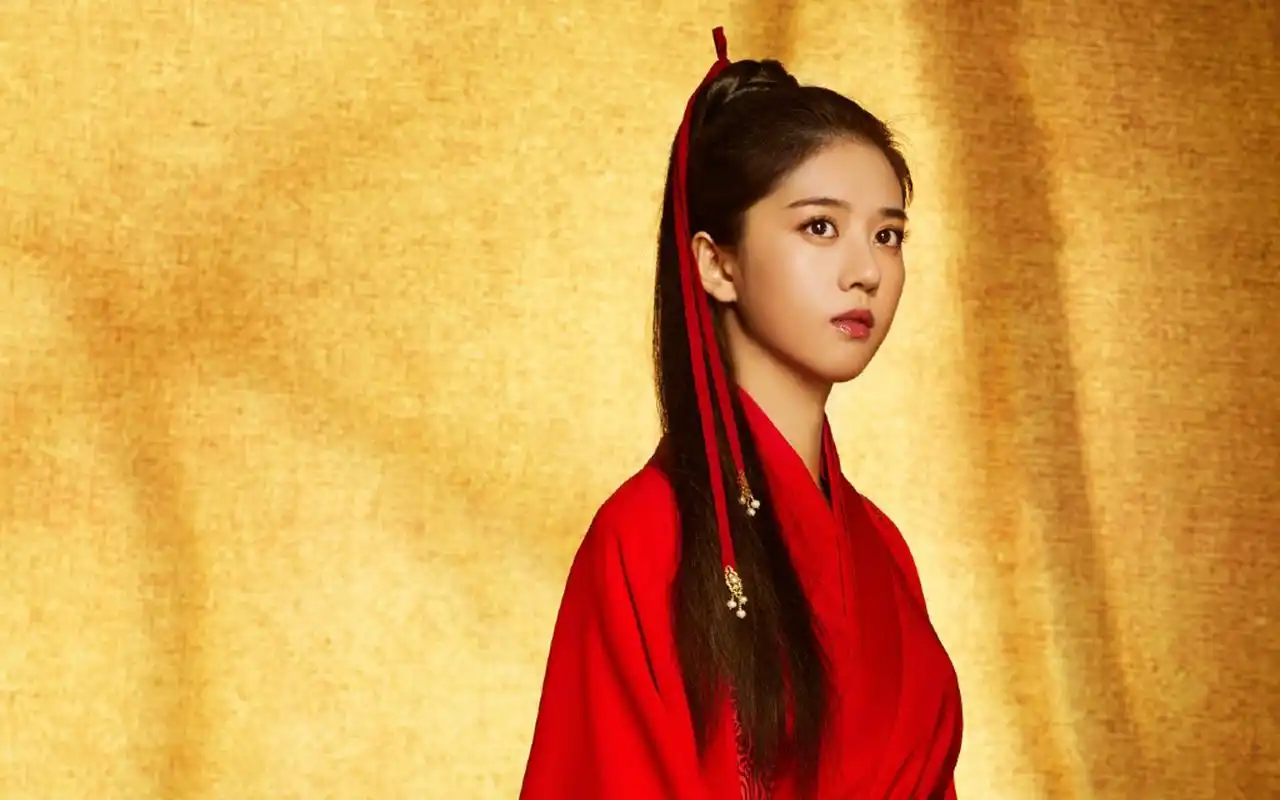 分享一组李凯馨唯美古装写真图片壁纸给大家,希望大家喜欢,更多明星