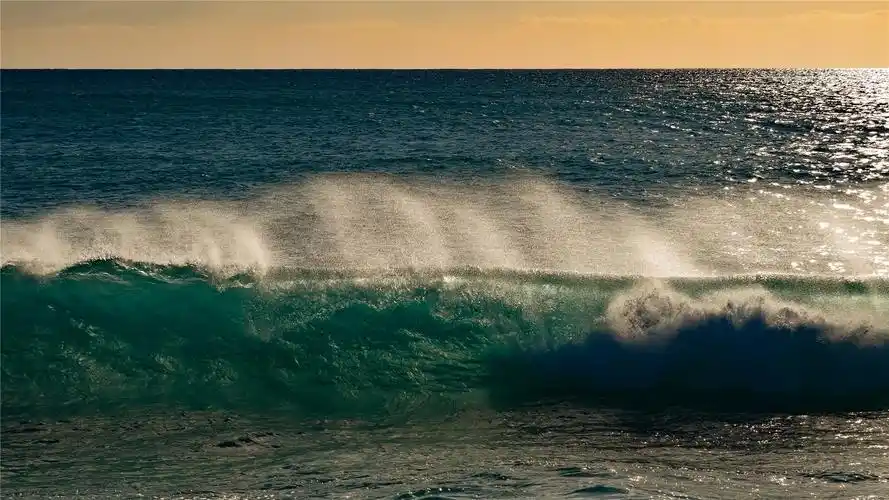 汹涌的海洋海浪高清桌面壁纸