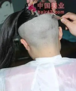 剃空长发姑娘的后脑勺-芳飞1197