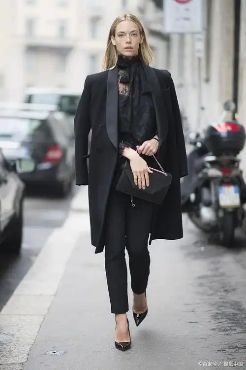 西装是现代男士必不可少的装备之一,因为它不仅方便实用,也是一种时尚