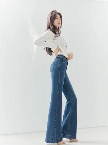 裴秀智最新画报曝光,穿修身上衣配牛仔裤,网友:这发量慕了!