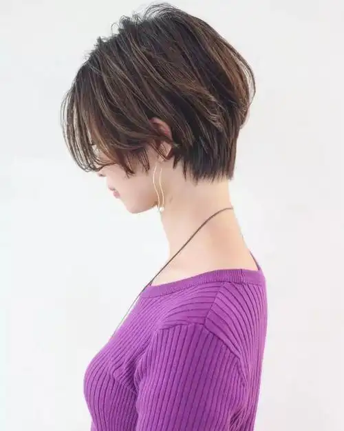 发型欣赏简单时尚干净的女生短发