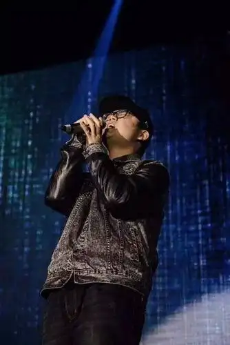 校园好声音个人专栏丨烟嗓民谣:赵佳龙