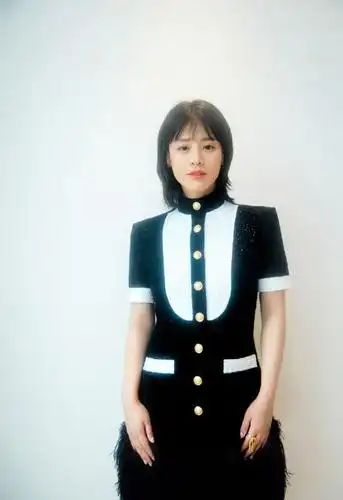 马思纯发型减龄效果也太好了!波波头加刘海,秒变18岁青春少女