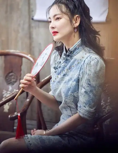 1/ 6大家很多人都看过电影《长江七号》,在里面便出现了张雨绮的身影.