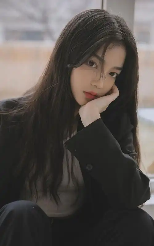 高冷气质女神迷人养眼性感写真