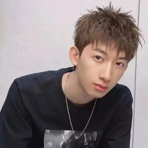 男生钢夹烫发型设计 谁看了都说帅的烫发_男生烫发 - 美发站