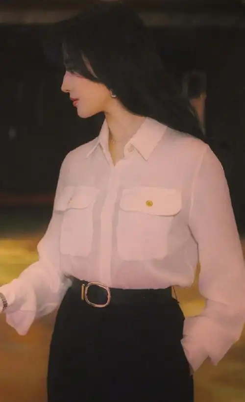 刘亦菲活动照,白衬衫也能穿出仙气,网友:神仙姐姐名不虚传!