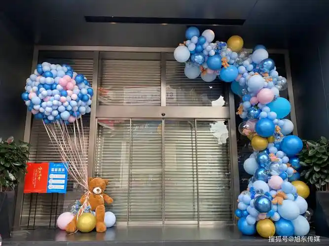 珠宝展水贝金展珠宝广场气球氛围布置大型气球美陈布置旭东气球布置