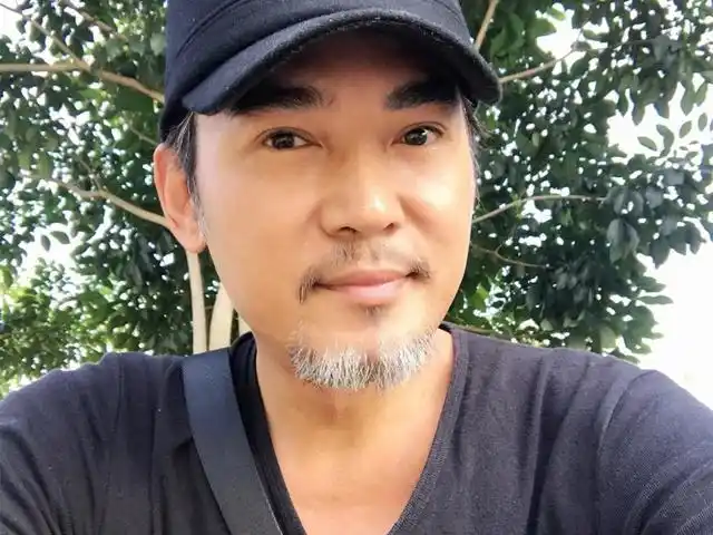 8月24日晚,知名男演员焦恩俊通过微博分享了一张自拍照,并给广大影迷