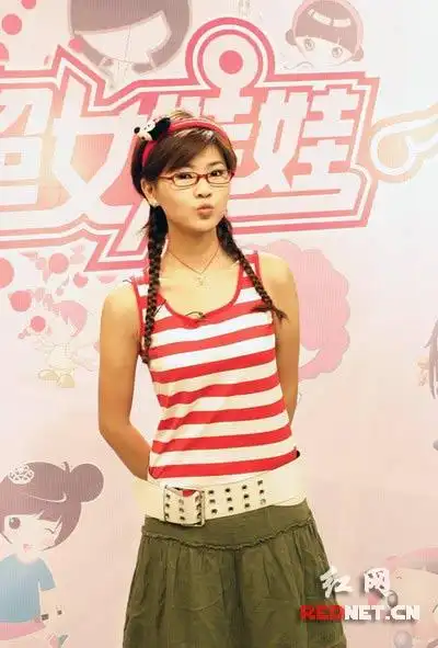 郑靖文主持超女娃娃痴心不改力挺4号娃娃