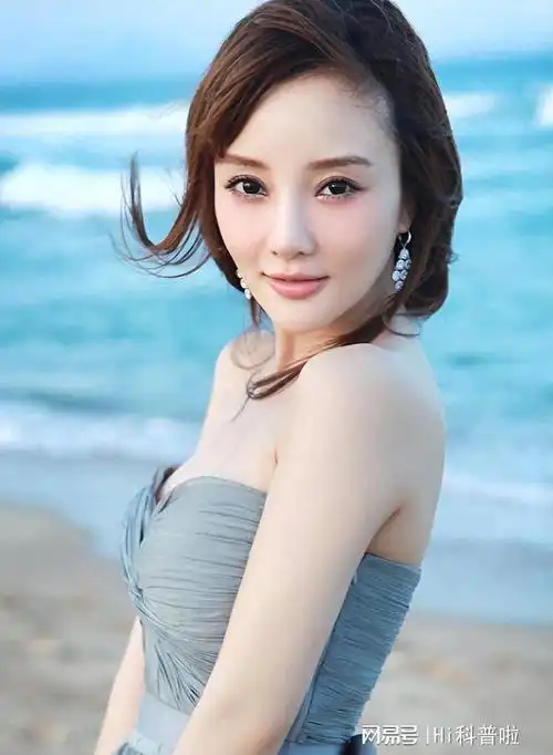 李小璐在结婚纪念日发文很想你贾乃亮回怼我理发顶多半小时