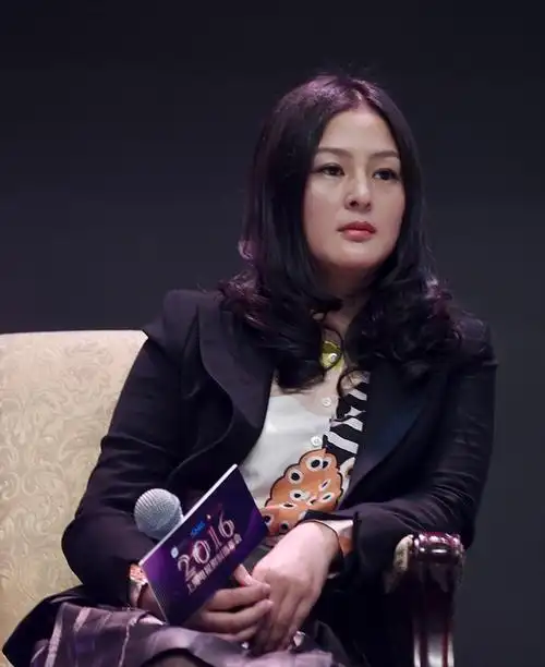 原创节目上做情感专家的黄澜私下却和丈夫离婚网友太可笑