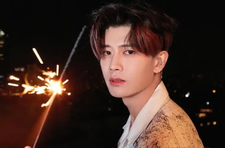 今日份任嘉伦电脑壁纸更新