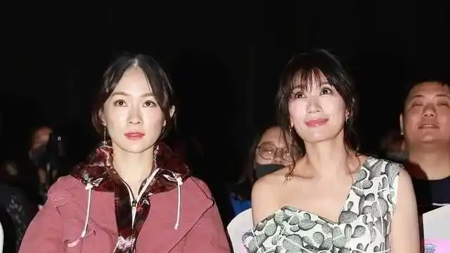 霍思燕贾静雯风骚露双腿,这腿一看就是纵欲过度,被杜江搞多了!