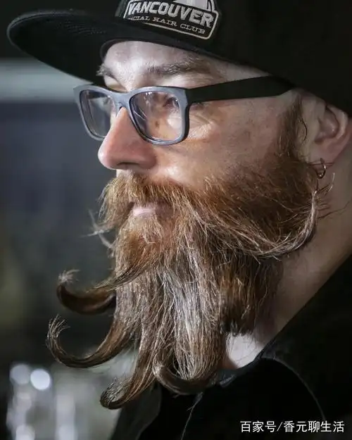 男的为什么下巴长胡子(男生下巴为什么会长一根胡子)