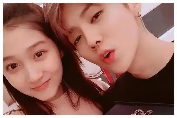 被京圈放弃,关晓彤急了!|鹿晗|大长腿|偶像剧|女明星_网易订阅