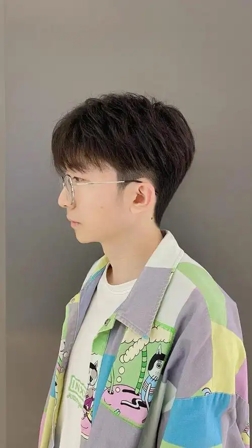 最近天气一热,大家是不是都想换一换发型?